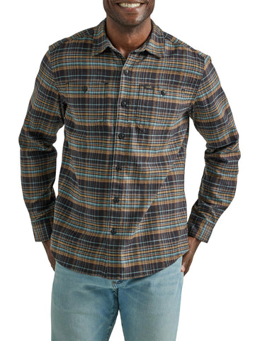 Lee Men's Extreme Motion Flannel Working West Shirt, Charcoal Plaid