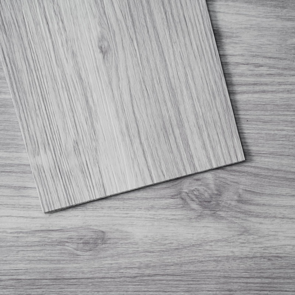 VEVOR Peel and Stick Floor Tile 36" x 6", 20 Tiles Self Adhesive Vinyl Floor, 0.62 mm Thick, Light Gray Wood Grain DIY Flooring Tiles for Bedroom, Living Room, Bathroom (29 Sq.Ft/Box)