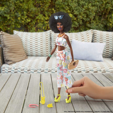 Barbie Storytelling Fashion Pack of Doll Clothes Inspired by Roxy: Matching Floral Top & Pants with 7 Accessories Dolls Including Pineapple Purse, Gift for 3 to 8 Year Olds