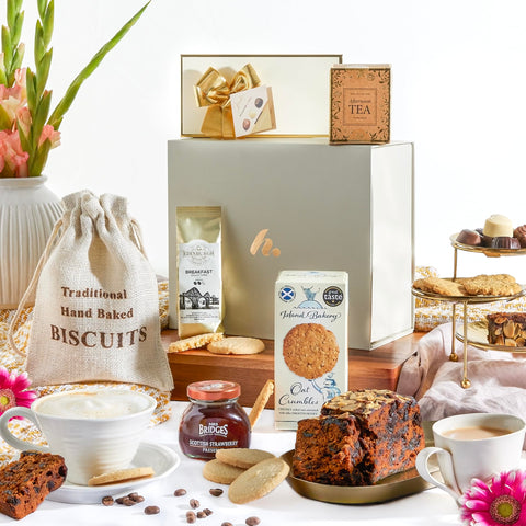 The Scottish Hamper - Chocolates, Dundee Cake, Biscuits, Artisan Tea & Coffee | Hampers & Gourmet Gifts, Hampers for Women, Food Hamper Gifts For Couples, Food Gifts For Men