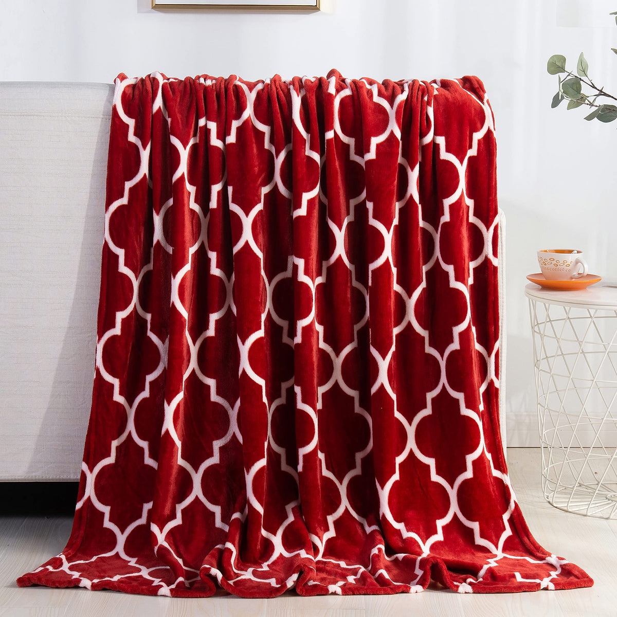 Elegant Comfort Luxury Velvet Super Soft Christmas Prints Fleece Blanket-Holiday Theme Home Décor Fuzzy Warm and Cozy Throws for Winter Bedding, Couch and Gift, 50 x 60 inch, Quatrefoil Red
