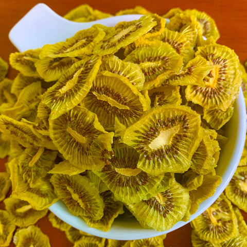 Sensafruit -Dried Kiwi ??- NO PEEL| 100% NATURAL | NO SUGAR ADDED, UNSULFURED | Gluten Free | Perfect snack for your family | Direct Producers | Wholesale | Slices | 2 Zipper bags x1.41 Oz (2.8 Oz)