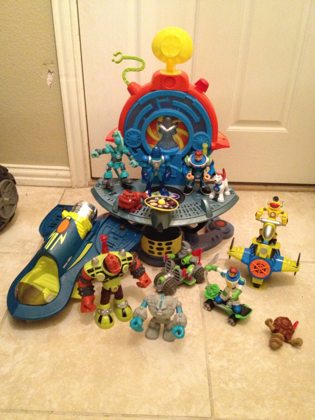Fisher-Price Planet Heroes Solar Headquarters